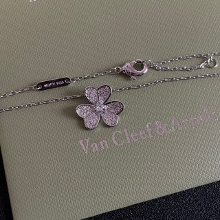 Van Cleef & Arpels Petal Whisper Diamond Flower Necklace